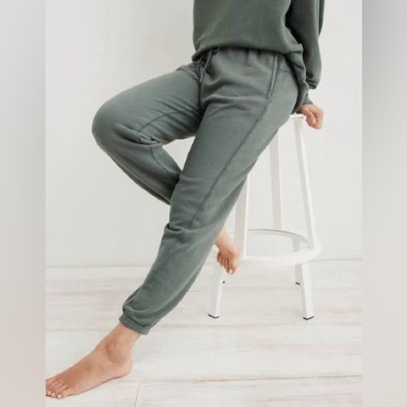 aerie Pants - Aerie  the chill jogger size xs oversized with drawstring green color